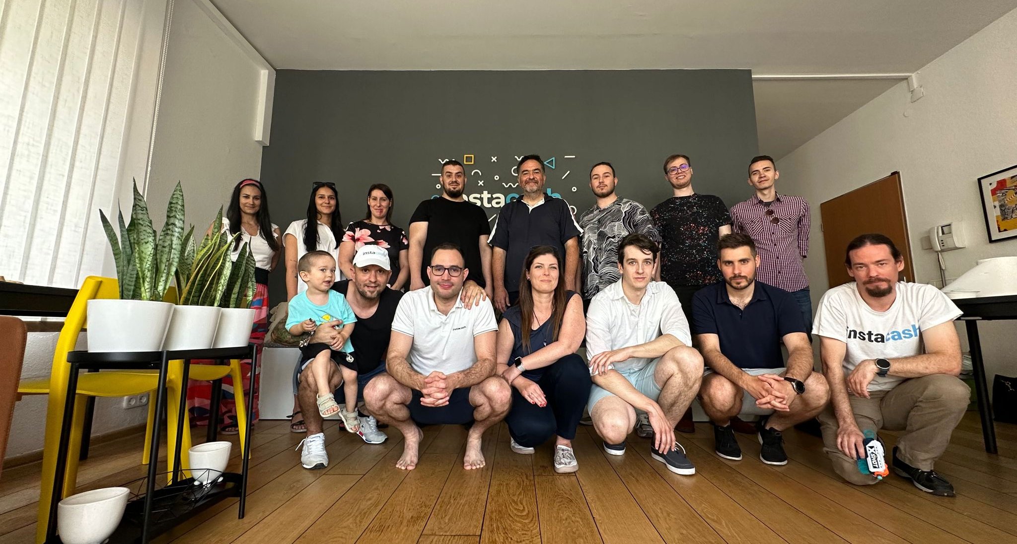 Instacash rieši problémy klesajúcej návštevnosti zákazníkov a klesajúcich ziskov